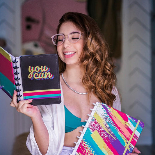 Tabi com o Caderno Inteligente tabom Grande e o Caderno Inteligente Tibum A5