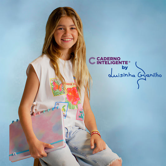 Luisinha Guanilho com o Caderno Inteligente Free Spirit Grande